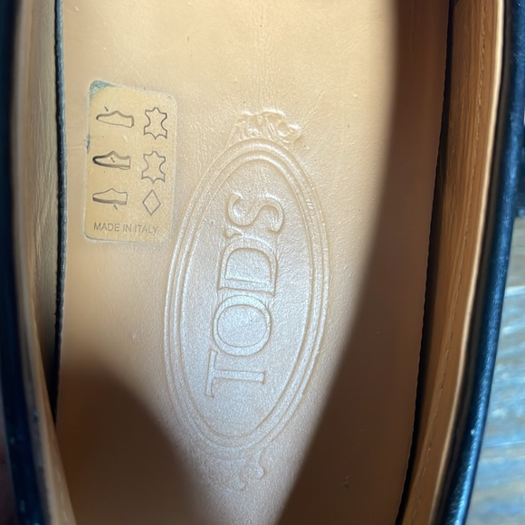 Tod's Classic Leather Slip On Loafers🖤 - Picture 12 of 14